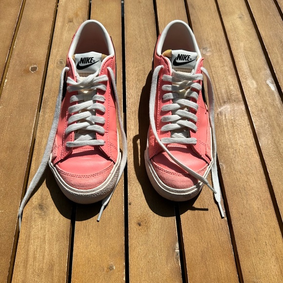 Women’s Nike Shoes - Picture 3 of 4